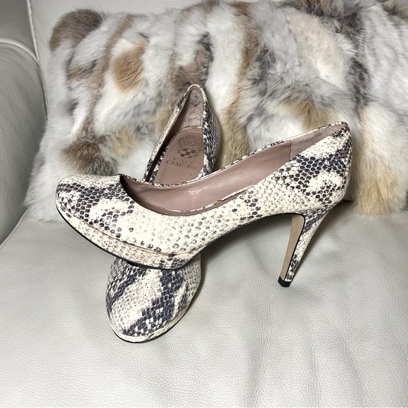 Vince Camuto Snakeskin Heels- Size 8 - Picture 1 of 5